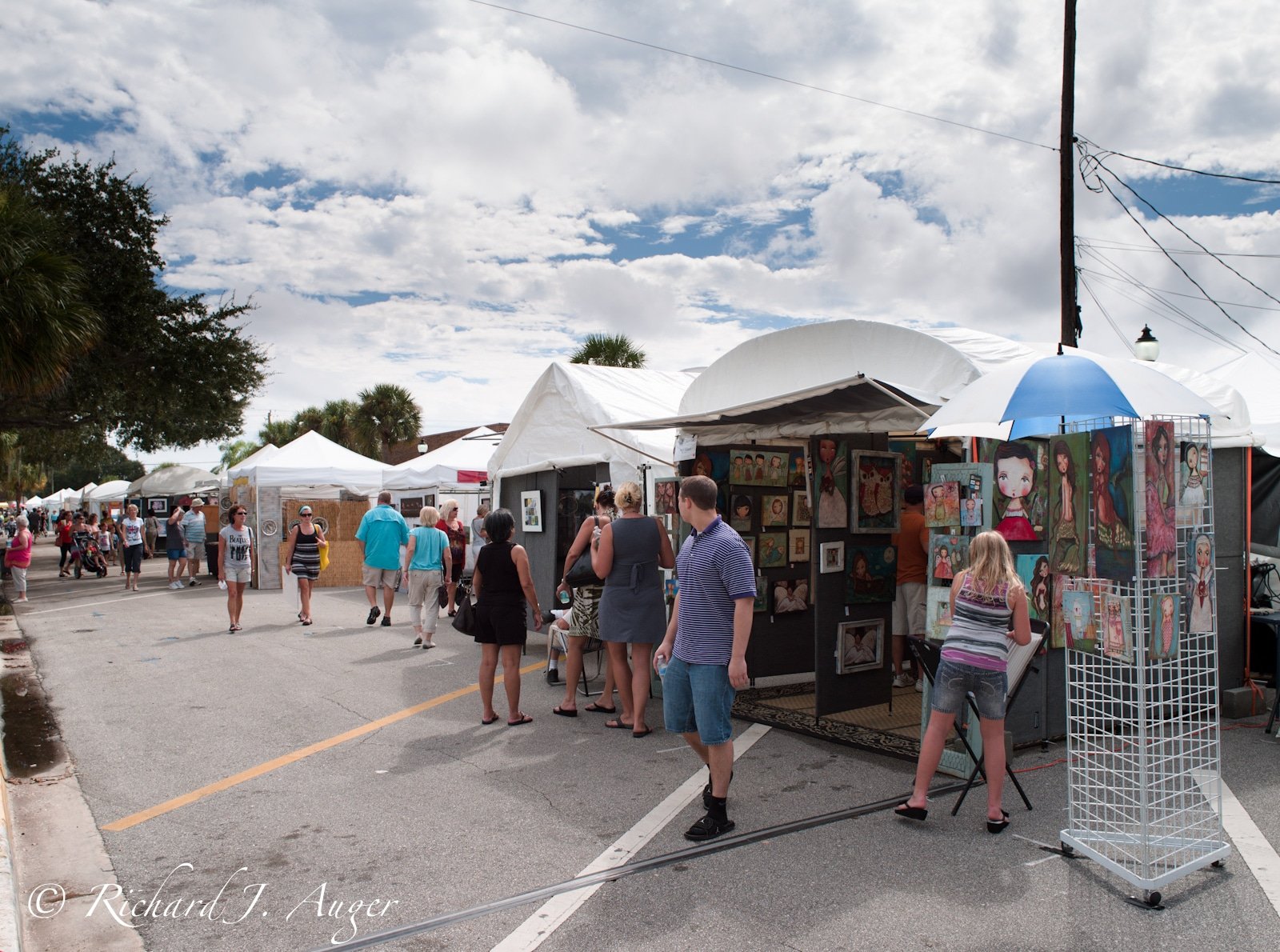 Crowd at Melbourne Mainstreet Festival 2012. Photo by Richard J Auger.